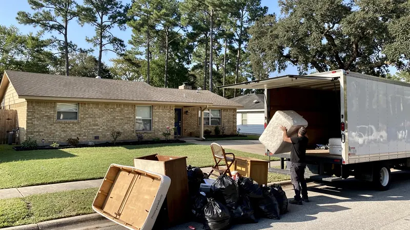 Curbside Junk Pickup in Cypress, TX